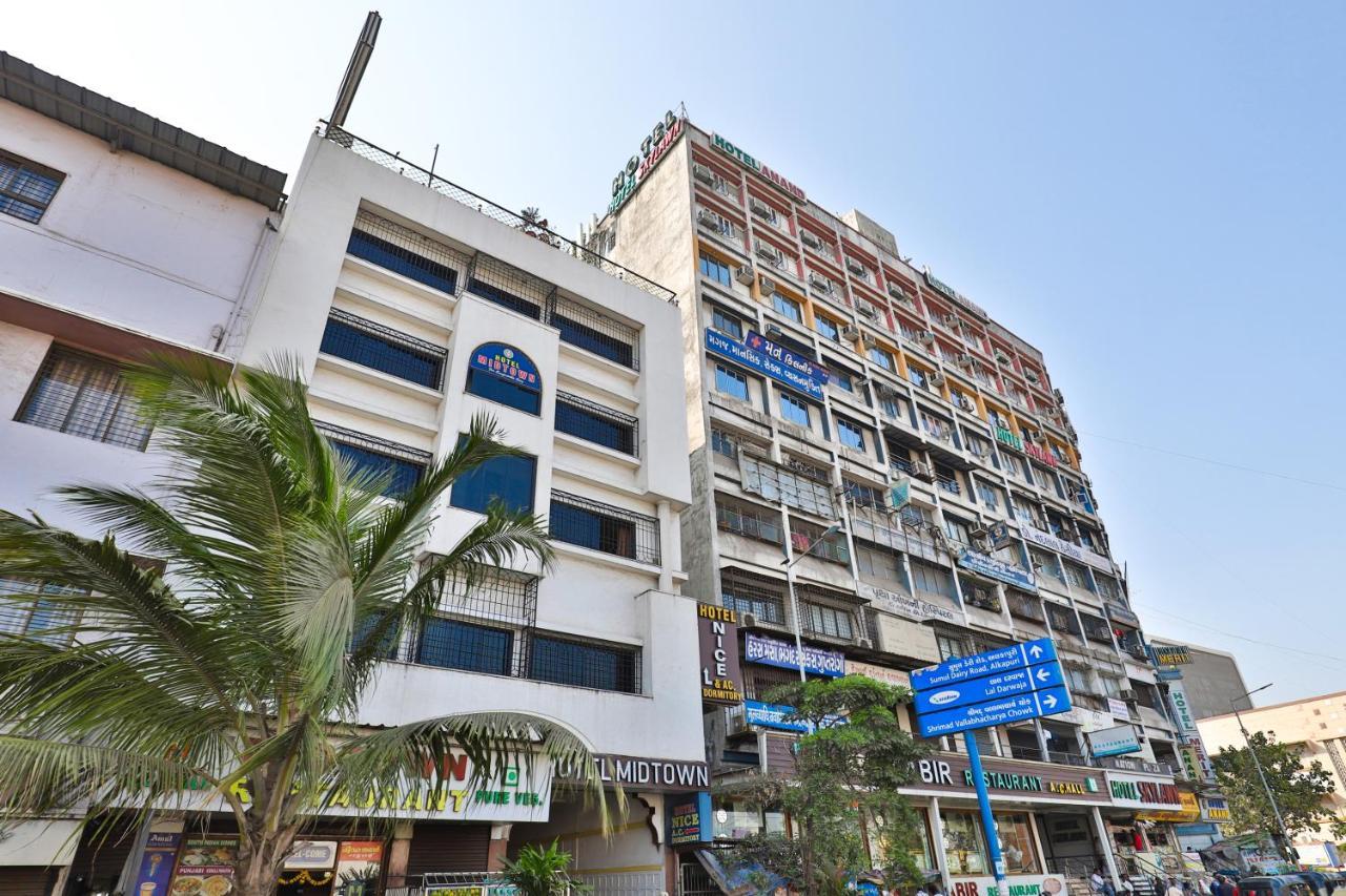 סוראט Hotel Midtown מראה חיצוני תמונה