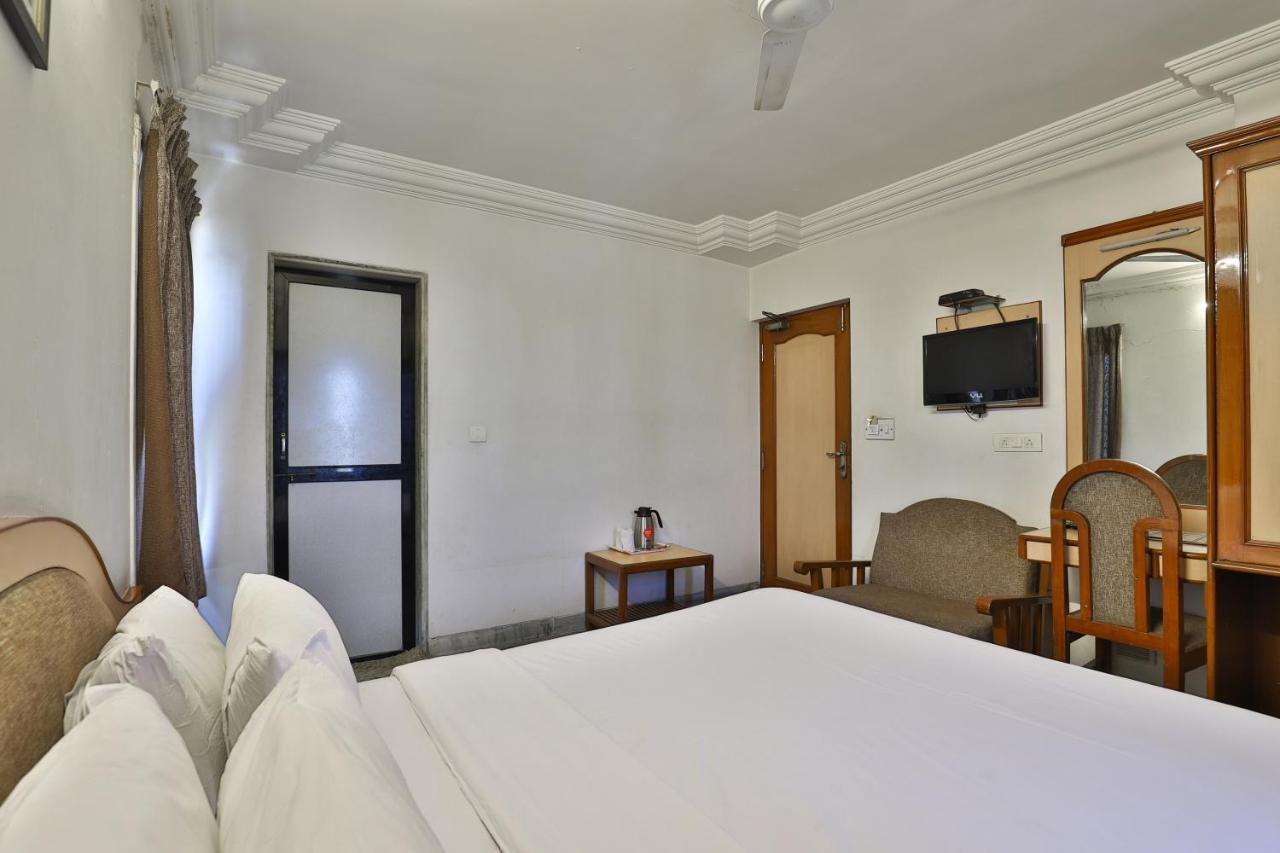 סוראט Hotel Midtown מראה חיצוני תמונה
