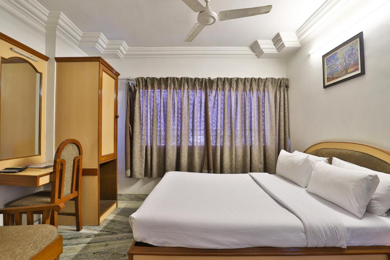 סוראט Hotel Midtown מראה חיצוני תמונה