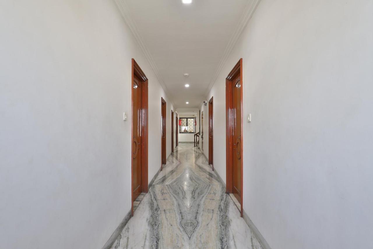 סוראט Hotel Midtown מראה חיצוני תמונה